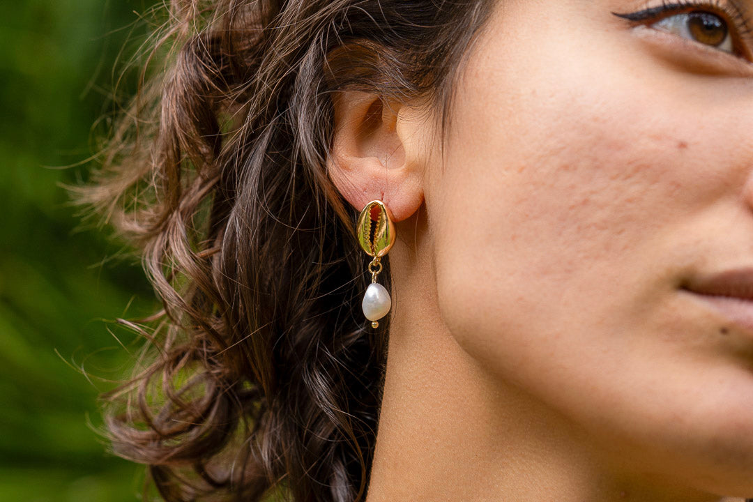 Cowrie shells with pearls pendants earrings